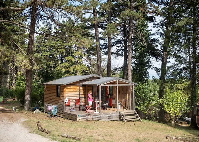 Huttopia مكان تخييم 3*