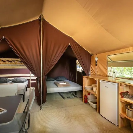 Parque de Campismo Huttopia Les Bains 3*
