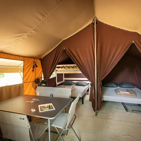 Huttopia Les Bains Parque de Campismo Divonne-les-Bains